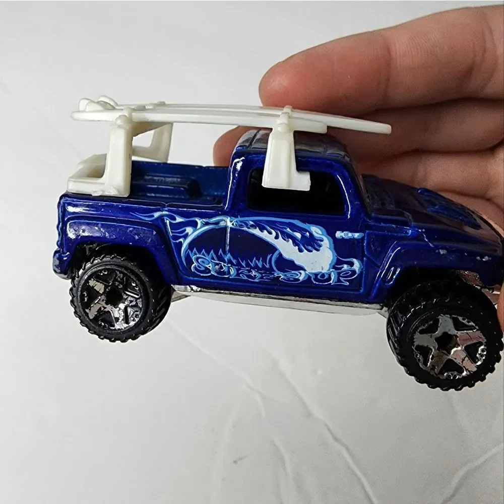 Hot Wheels die cast  Hummer H3T Concept  Surf’s Up 2004 collectable